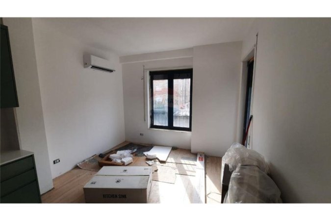 Apartament - Me Qira - Bulevardi Zogu I, Shqipëri
Jepet me Qira apartament 1+1