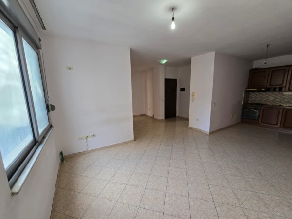 Rruga Ndre Mjeda Shitet Apartament 2+1. Sip 95 m2 me Hipiteke. Pallat i ri me ashensor. Cmimi 185.000 Euro