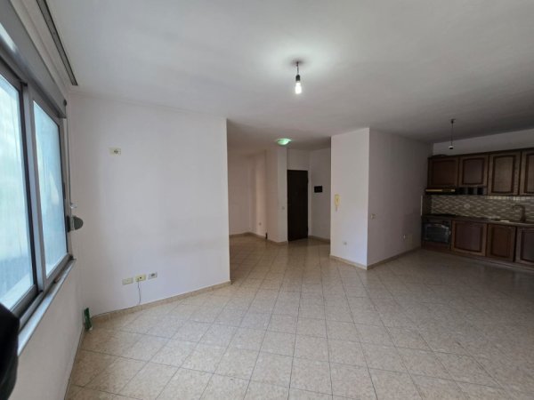 Shitet, Apartament 2+1, Rrugën e Kavajës, Tiranë - 185000€ | 95 m²