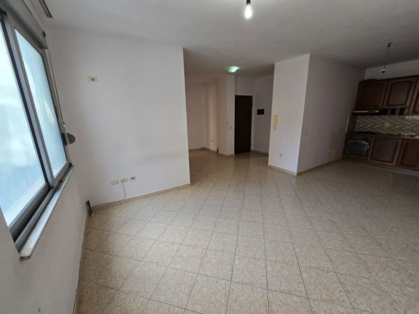 Apartament 2+1 në shitje Rr. e Kavajës prane qendres "Globe" 185.000 euro