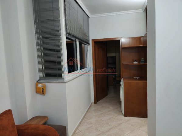 Apartament 1+1 me Qera te 21 dhjetori Tirane(Saimir)