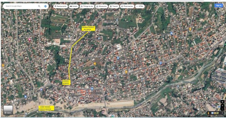 Shitet:Tokë/Truall, rast-investim mjaft i mirë, me perspektive ndërtimesh të larta deri në 7-kate banimi, buzë rruge/ zona Babrru-Qendër, Njësia Babrru, Sipërfaqe 2'000m2, Cmimi 225€/m2, diskutueshëm, me distancë 4-km/10min me autovetur nga qendra Tiranës