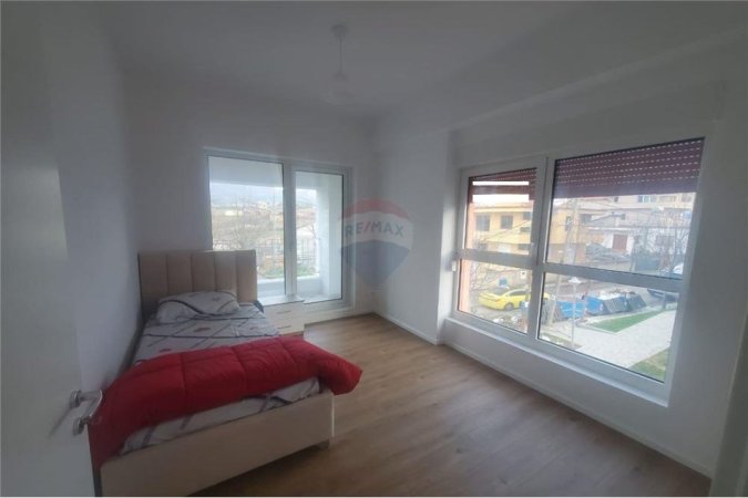 Apartament - Me Qira - Ali Demi, Shqipëri
Jepet apartament 2+1 ne Mangalem