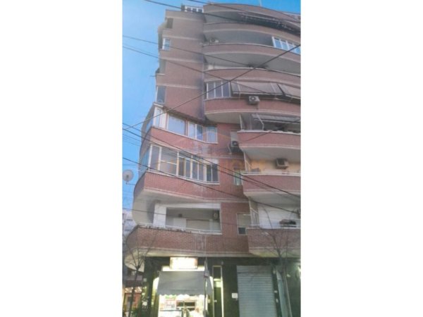 Shitje, Apartament 2+1, në Rrugën Riza Cerova, Tiranë.
