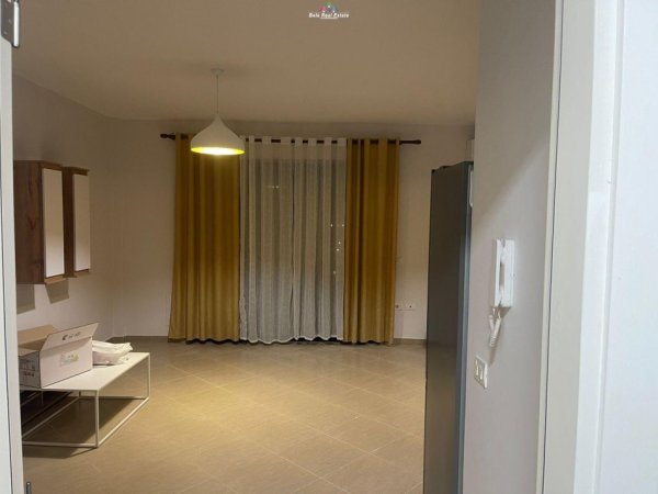 Apartament Me Qera 2+1 Ne Kombinat (ID B220750) Tirane
