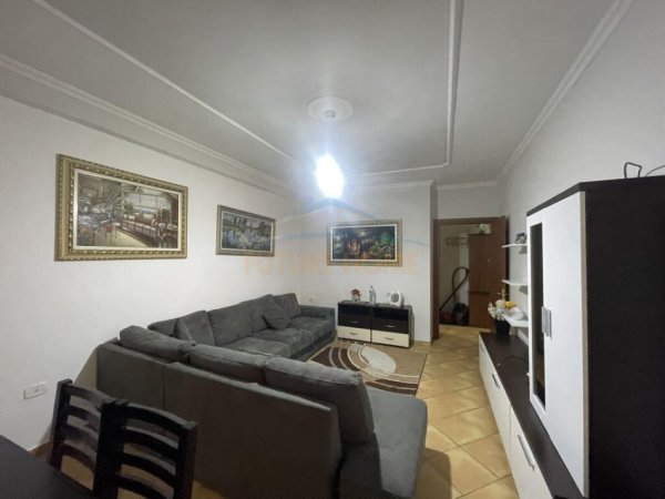 Shitet, Apartament 1+1, në Yzberisht, Tiranë.