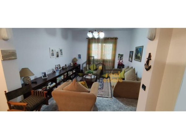 Shitet, Apartament 3+1, Pranë Shkollës Osman Myderizi, Tiranë - 215 000€ | 128.7 m²