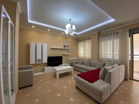 Apartament 2+1+2 për Qira në Rrugën e Dibrës, Tiranë.  AREA39381