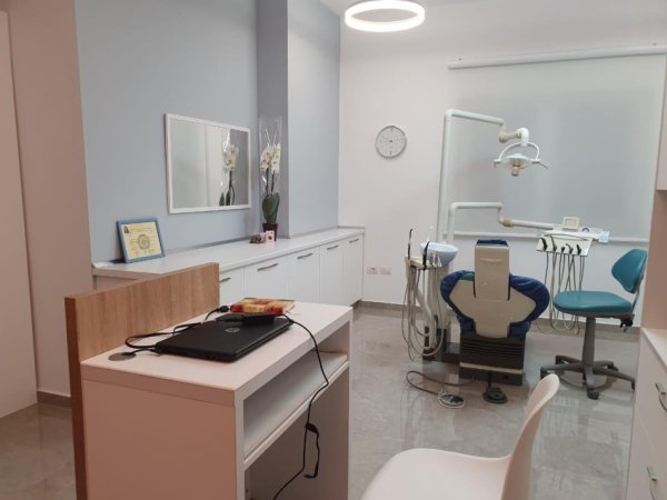 Jepet Me Qera Klinike Dentare Tek Rruga E Elbasanit (ID BD21504) Tirane