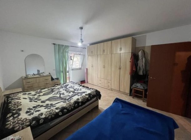 Shitet apartament 1+1 te Komuna e Parisit 122.400 euro