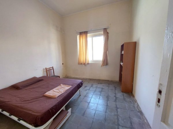 Shitet apartament 3+1 prane Shkolles Eftali Koçi, Durres