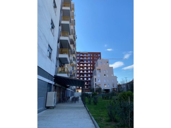 Shitet, Apartament 2+1+2, Rezidenca Aura, Laprakë, Tiranë.