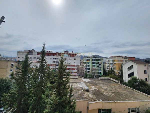 Apartament 2+1 me qira përballë Delijorgjit tek Ish Stacioni i Fundit i Tiranës së Re.