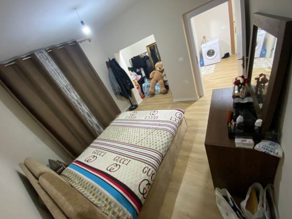 Shitet apartament 2+1 ne Kombinat, 57'500 Euro
