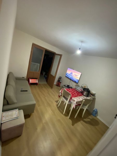 Shitet apartament 2+1 ne Kombinat, 57'500 Euro