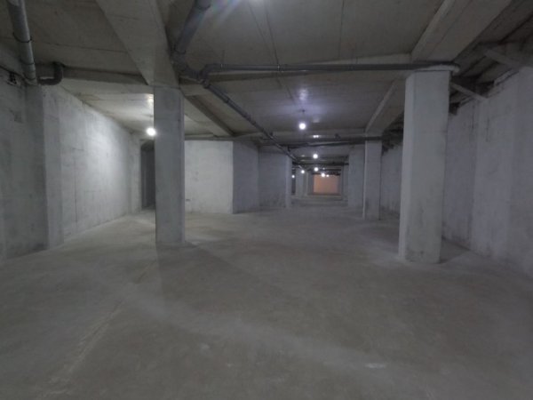 Tirane, Garazh 1000 m2 per shitje ne Astir