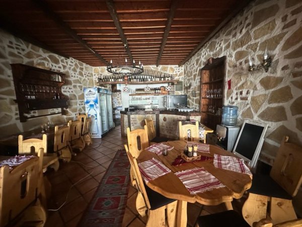 Qera, Restorant, Rruga Vllazën Huta, Tiranë - 1500€ | 160m²