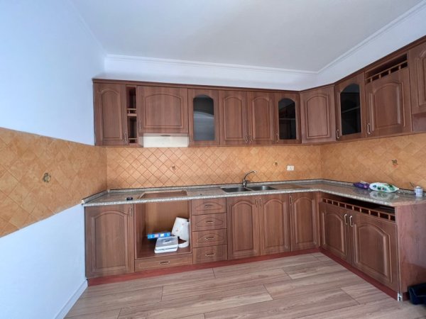 Shitet Apartament 2+1+Verandë "Fresk” 163 m2 160.000 EURO