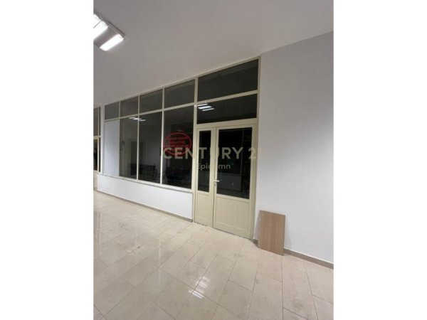 Ambient për Shitje në Shkozet, Durrës - 60000€ | 60 m²