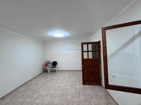 Qera, Apartament 1+1, në Rrugën Bardhyl, Tiranë.  AREA39803