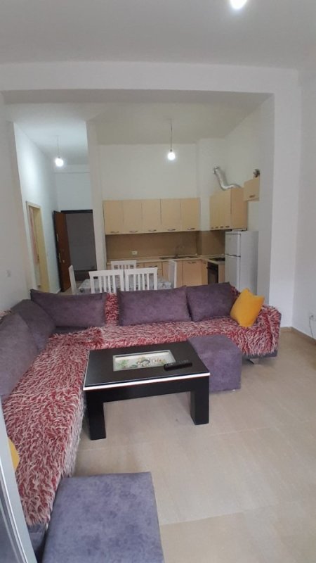 Tirane, Apartament 2+1 me qira (Kopshti  Botanik)