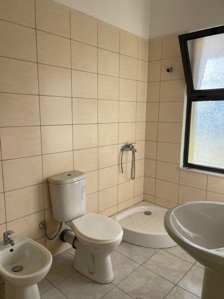 Shitet Apartament 2+1, me 2 tualete, me ballkon, ne Astir, 135,000 euro