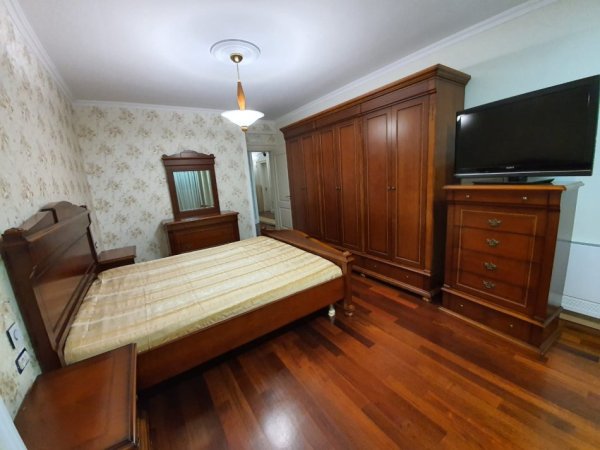 Shitet, Apartament 3+1, Rruga e Bogdanëve, Tiranë - 320000€ | 138 m²