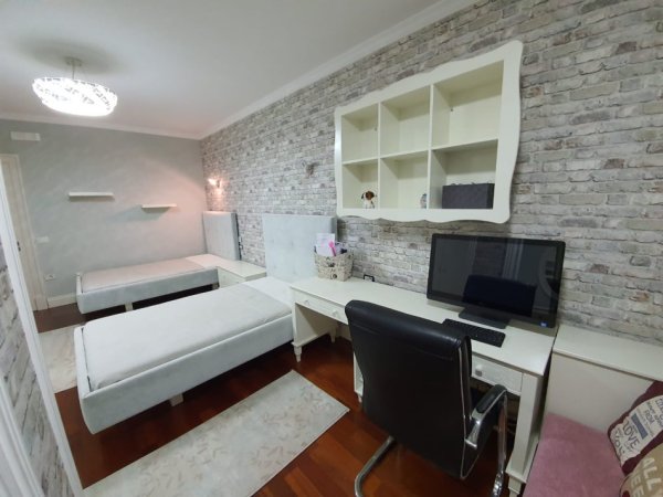 Shitet, Apartament 3+1, Rruga e Bogdanëve, Tiranë - 320000€ | 138 m²