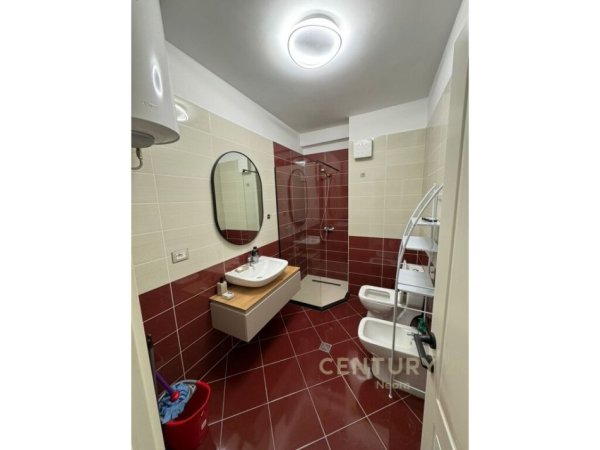 Jepet me Qira Apartament modern 2+1+2 tualete ne Komunen e Parisit, prane Qendres Kristal!Neom91166