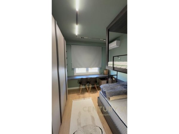 Jepet me Qira Apartament modern 2+1+2 tualete ne Komunen e Parisit, prane Qendres Kristal!