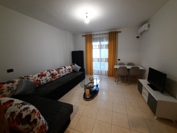Jepet apartament me qera  1+1 gjimnazi Partizani 480 euro/ muaj