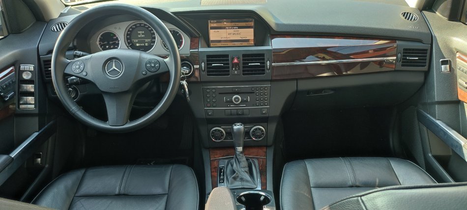Benz GLK 4MATIC 220 CDI viti 2011, full option, automat, navi, 12500 €