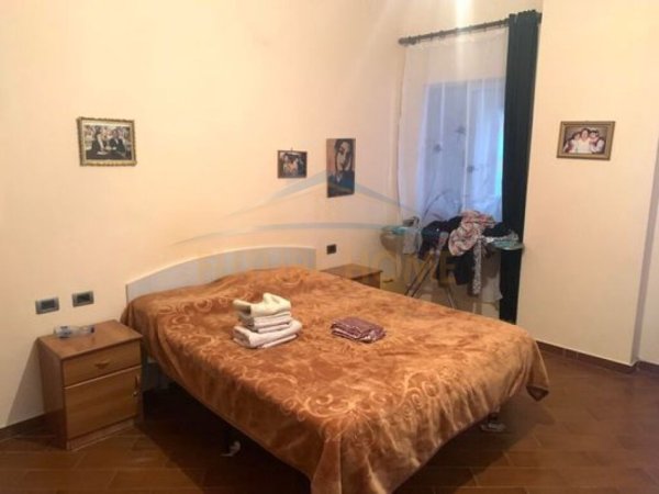 Shitet, Apartamenti 2+1+2,Unaza e Re, Tiranë
127,000 €