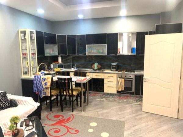 Shitet, Apartamenti 2+1+2,Unaza e Re, Tiranë
127,000 €