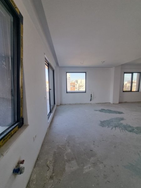 Shitet, Apartament 3+1+2, Pranë Pazarit të Ri,Tiranë - 427000 € | 232 m²