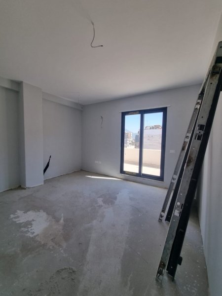 Shitet, Apartament 3+1+2, Pranë Pazarit të Ri,Tiranë - 427000 € | 232 m²