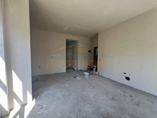 Shitet, Apartament 2+1+2, Rezidenca Kaimi, Tiranë. 104,000 €