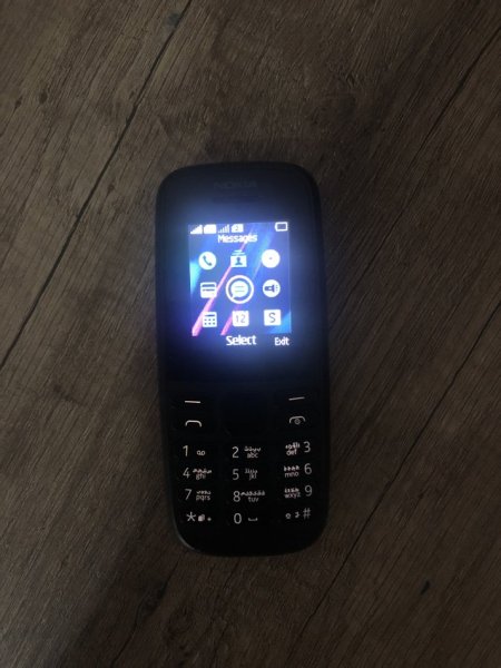 Shitet telefon Nokia 4500 leke