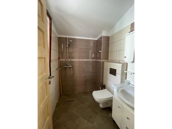 Super apartament 2+1+2 tualete + verande + nje post parkimi tek Kopshti Botanik!, 230000euro