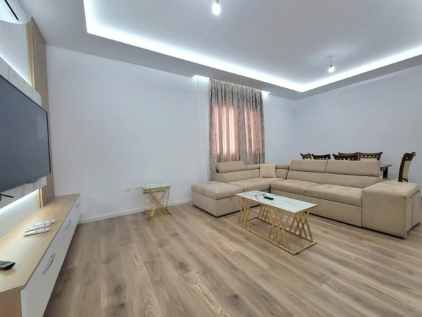Tirane, jepet me qera apartament 2+1 Kati 1, 100 m² 700 Euro (Rr. Vilave - Lunder, 2min me Makin TEGU)