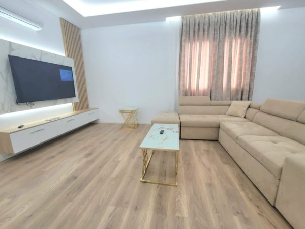Tirane, jepet me qera apartament 2+1 Kati 1, 100 m² 700 Euro (Rr. Vilave - Lunder, 2min me Makin TEGU)