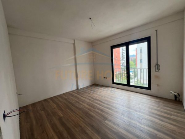 Shitet, Apartament 2+1+Post Parkimi, Unaza e Re 165,000€