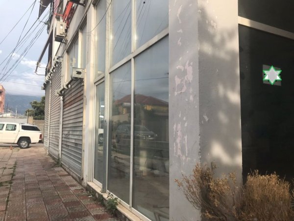 Shitet Dyqan me sip.60 m2 ne rrugen 5 Maji Tirane.