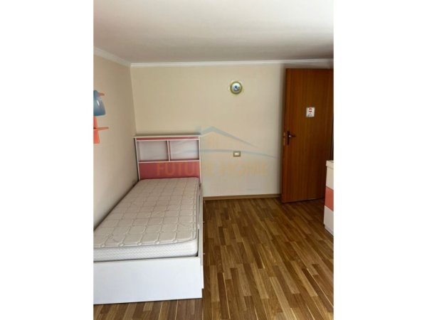 Qera, Duplex 2+1, Laprakë.
500 €