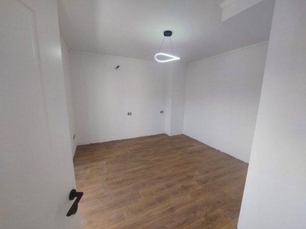 Shitet, Apartament 2+1+2, Rruga e Barrikadave, Tiranë - 215000€ | 100 m²