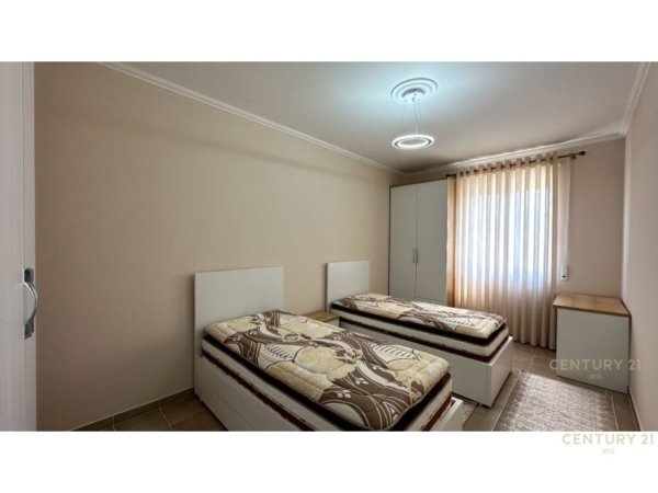 Apartment me qira 2+1+2 afer spitalit Amerikan 3,  450 €