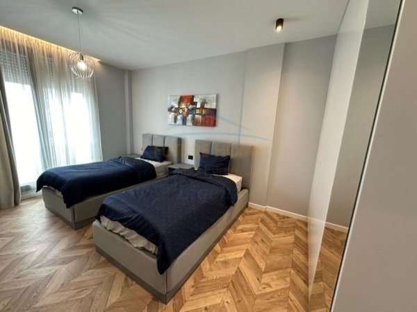 Qera, Apartament 2+1 Lux +Post Parkimi, Rezidenca Sofia. LI40322
