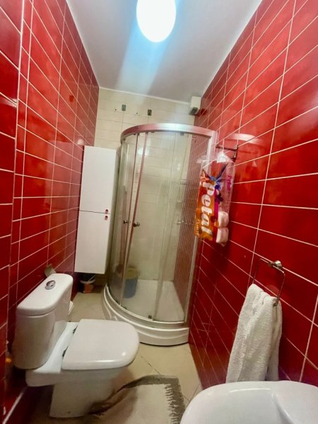 Shitet Apartament 3+1+2 tualete+Garazh te Komuna e Parisit