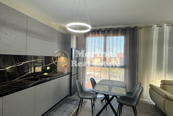 Apartament 2+1, Xhamllik, 650 Euro/Muaj. I Diskutueshem.