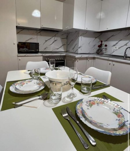 Tirane, jepet me qera apartament 2+1 Kati 7, 88 m² 45 Euro (Rr.”Sami Frasheri”)